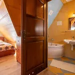U Anusia Jacuzzi & Sauna 住宿加早餐酒店 3*
