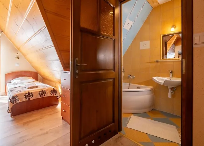 U Anusia Jacuzzi & Sauna Oda ve Kahvaltı 3*