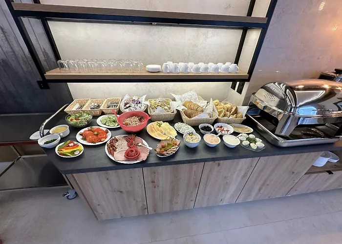 U Anusia Jacuzzi & Sauna Oda ve Kahvaltı 3*