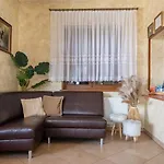 לינה וארוחת בוקר U Anusia Jacuzzi & Sauna