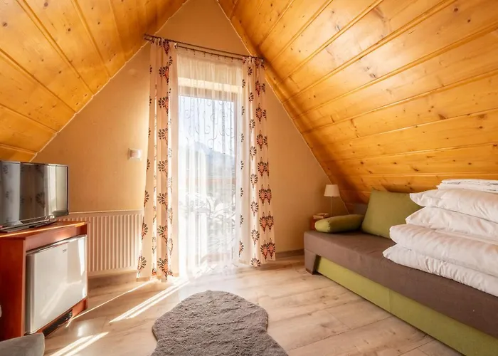 לינה וארוחת בוקר U Anusia Jacuzzi & Sauna 3*