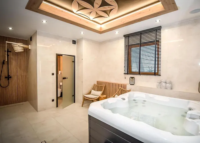 לינה וארוחת בוקר U Anusia Jacuzzi & Sauna 3*